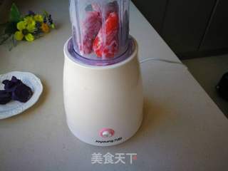 草莓紫薯奶昔的做法步骤:6