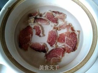 咸肉菌菇汤的做法步骤：2