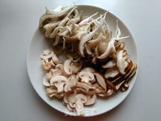 咸肉菌菇汤的做法步骤:5