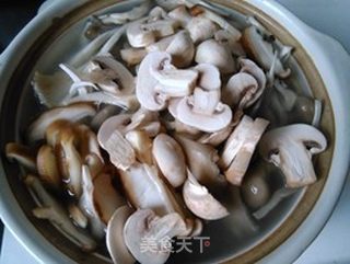 咸肉菌菇汤的做法步骤:6