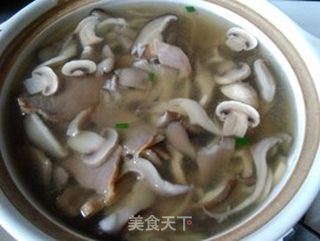 咸肉菌菇汤的做法步骤:7