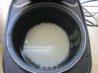 菠萝虾仁饭的做法步骤:2