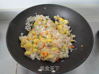 菠萝虾仁饭的做法步骤:8