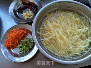 醋溜土豆丝的做法步骤:2