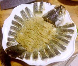 清蒸豆豉鲈鱼的做法步骤：9
