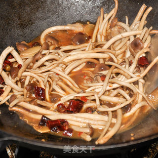 干锅茶树菇的做法步骤:11