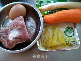 肉丝蛋花汤的做法步骤：1