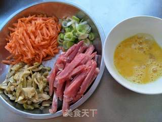 肉丝蛋花汤的做法步骤:2