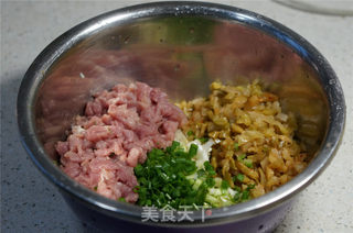 榨菜鲜肉饼的做法步骤:3