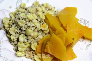 南瓜莲子薏米牛奶饼的做法步骤:3