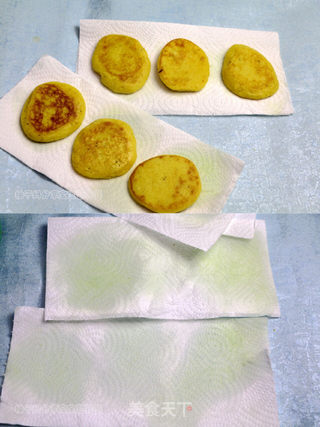 南瓜莲子薏米牛奶饼的做法步骤:8