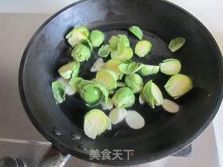 笋片炒抱子甘蓝的做法步骤:4