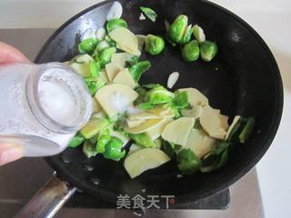 笋片炒抱子甘蓝的做法步骤:6