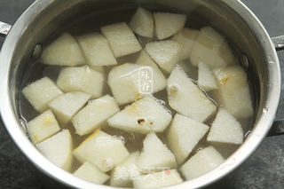 雪梨马蹄薏米糖水的做法步骤:4