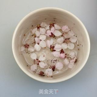 桃花果冻杯的做法步骤：2