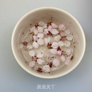 桃花果冻杯的做法步骤:2