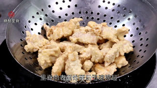 糖醋里脊的做法步骤:4