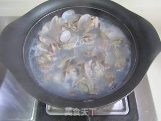 韭菜炒花甲的做法步骤:3