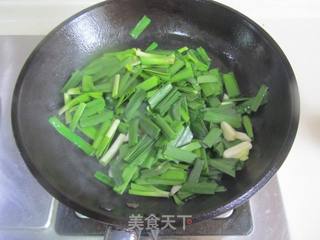 韭菜炒花甲的做法步骤:6
