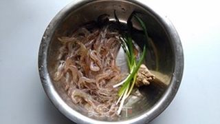 油爆虾的做法步骤：1