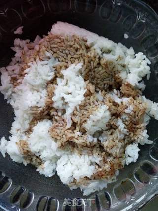 酱油香肠蛋炒饭的做法步骤:3