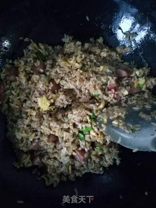 酱油香肠蛋炒饭的做法步骤:8