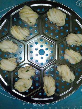 葱香花卷的做法步骤:12