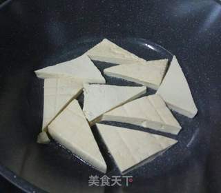葱香黄金客家豆腐的做法步骤:2