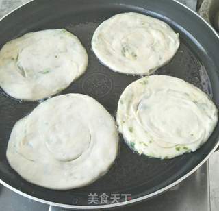 葱油饼的做法步骤:11