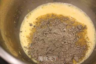 FLUFF棉花糖——黑芝麻戚风蛋糕的做法步骤:5