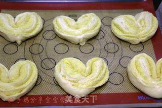 心形椰蓉面包的做法步骤:13