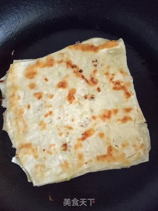 馄饨皮版葱油饼的做法步骤:10