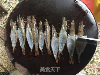 蒜蓉金针菇蒸虾的做法步骤：2