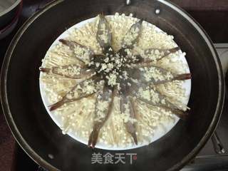 蒜蓉金针菇蒸虾的做法步骤：6