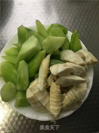 腌笃鲜遇到鸡头米的做法步骤:4