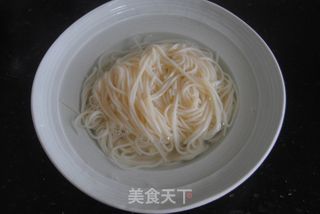 沙茶草菇肉酱面的做法步骤：5