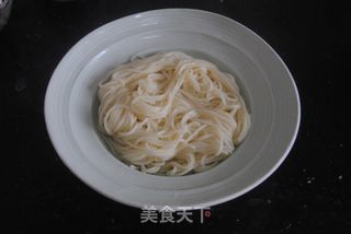 沙茶草菇肉酱面的做法步骤：6