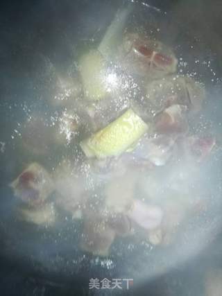 香辣啤酒鸭的做法步骤:2