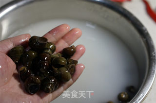榨菜炒螺蛳的做法步骤:2