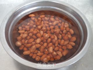 西兰花拌花生米的做法步骤：2