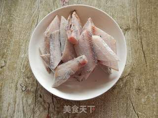 带鱼豆腐煲的做法步骤:2