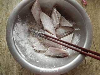 带鱼豆腐煲的做法步骤:3