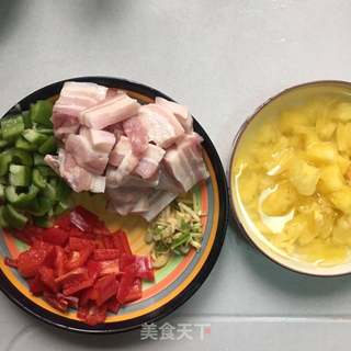 菠萝咕噜肉的做法步骤:2