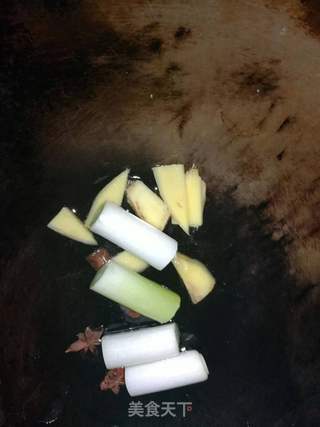 鹌鹑蛋红烧肉的做法步骤:4
