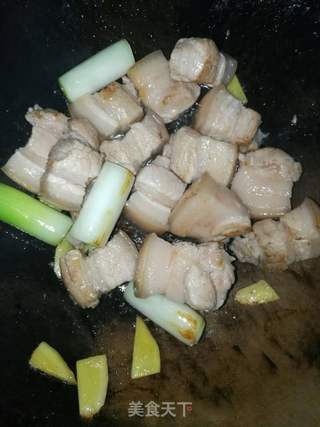 鹌鹑蛋红烧肉的做法步骤:5