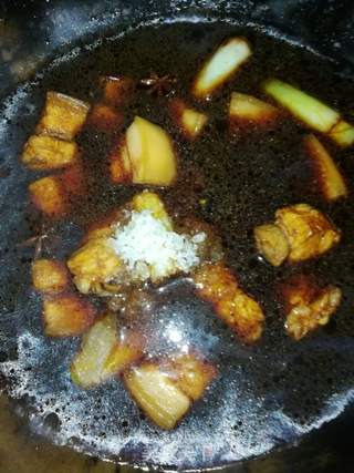 鹌鹑蛋红烧肉的做法步骤:7
