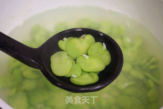 蚕豆炒腊肉的做法步骤:3