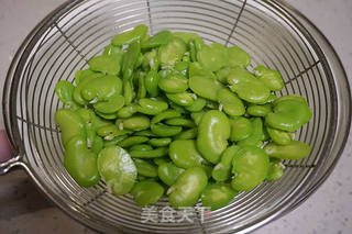 蚕豆炒腊肉的做法步骤:4