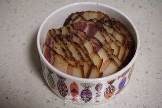 蚕豆炒腊肉的做法步骤:5