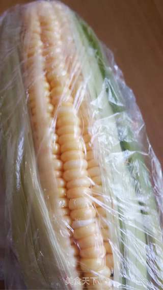 玉米 荸荠鲜肉煎饺的做法步骤:3
